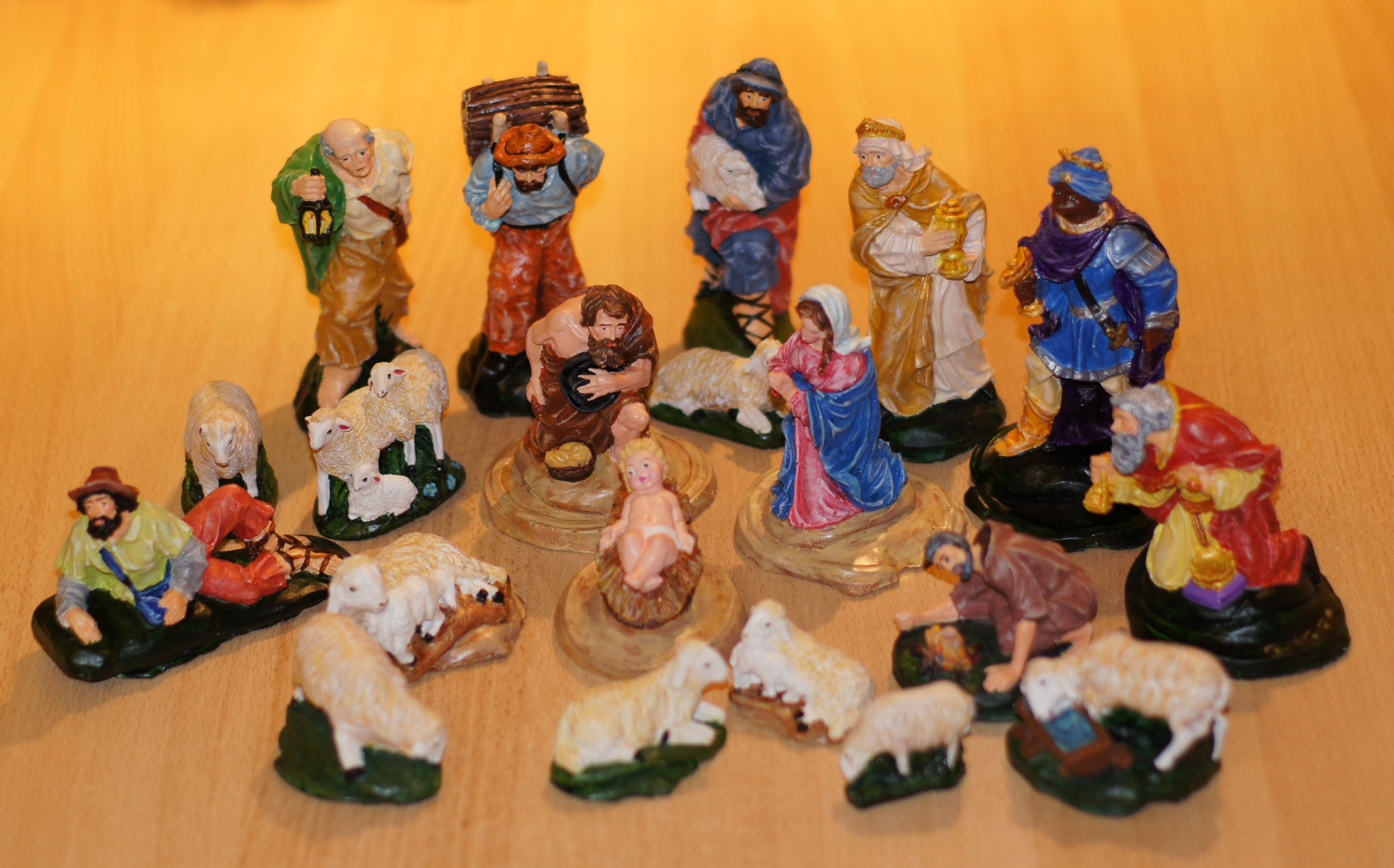 Poslikane figurice za jaslice